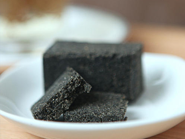 Black sesame cake